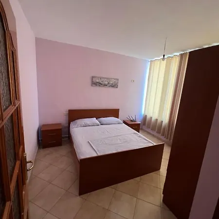 Troplini Apartament * Golem (Tirana)